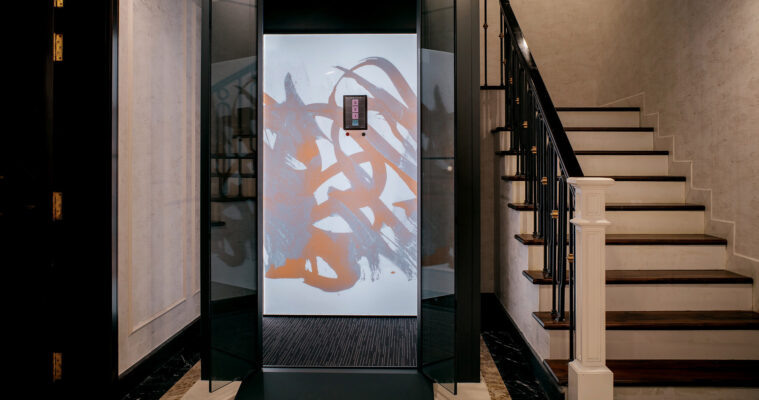 SWIFT Pro in Jet Black and ArtWall INK Bronze in Villa Sala.