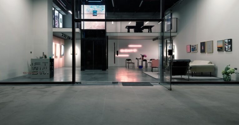 Lắp thang máy gia đình trong nhà đang ở với thiết kế nhỏ gọn phù hợp nhà phố Việt Nam