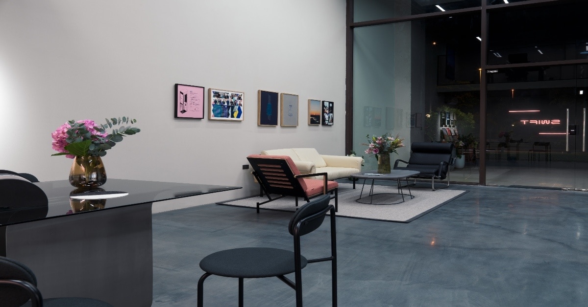 Compacte 1 persoons lift in huis geïnstalleerd in smalle Belgische woning zonder schacht