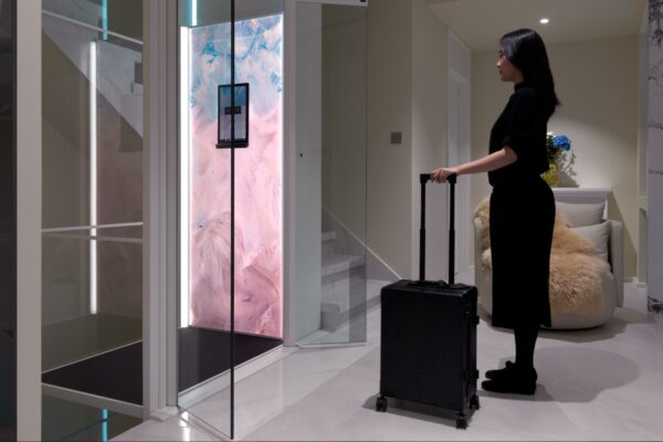 Villahiss och en resväska