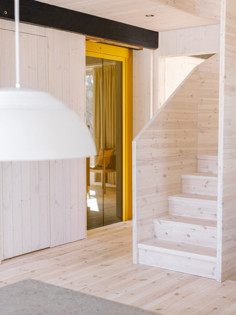 SWIFT Homes - Norwegian Villa - SWIFT in ochra yellow