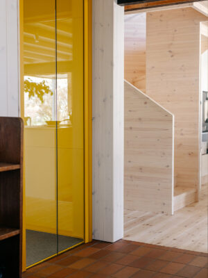 SWIFT Homes - Norwegian Villa - lift and staircase