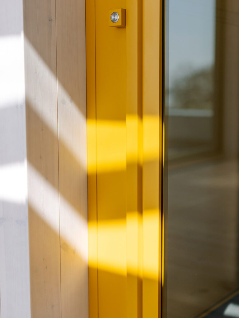 SWIFT Homes - Norwegian Villa - lift and glas and light